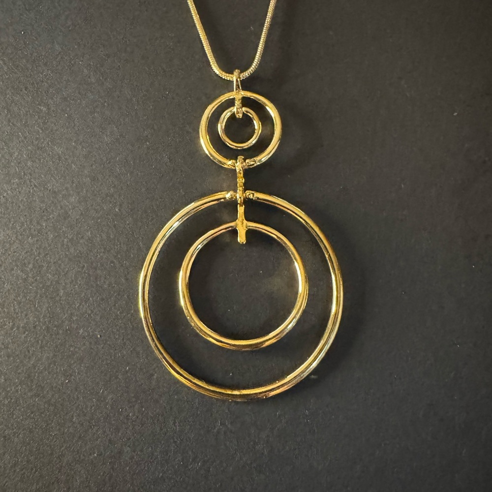 Elegant Gold-Tone Circle Pendant Necklace Comes with Beautiful Pouch for Gifting